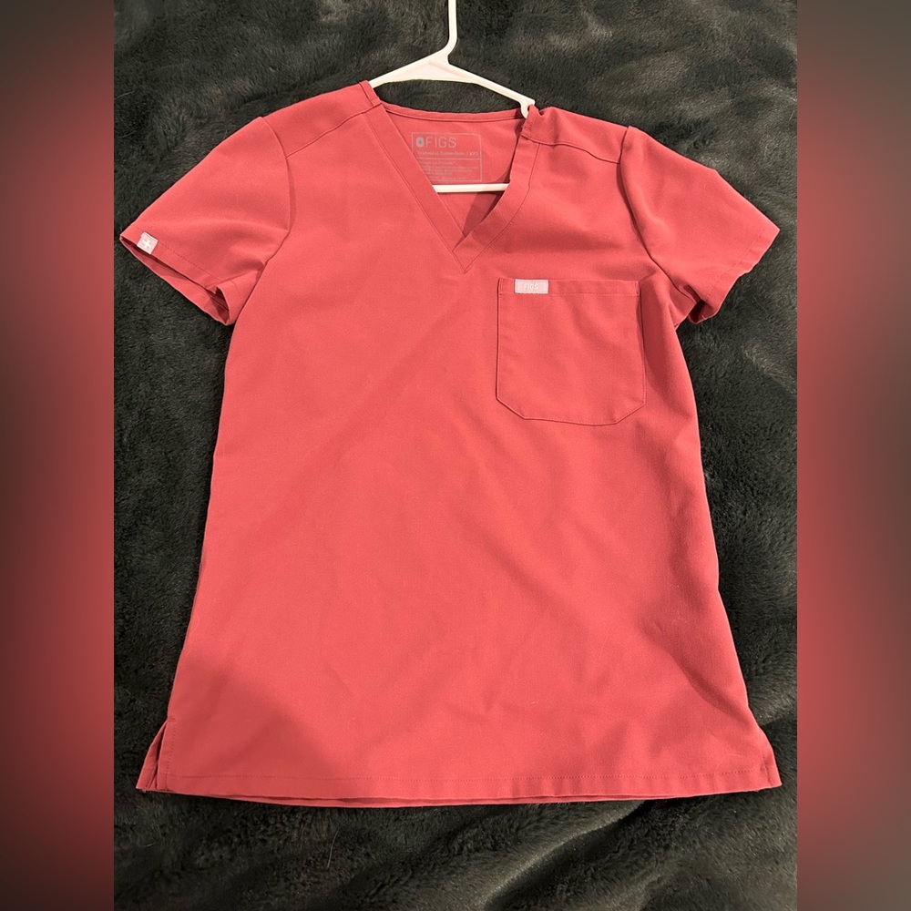 Figs Catarina one pocket scrub top in a ash burgundy color XXS